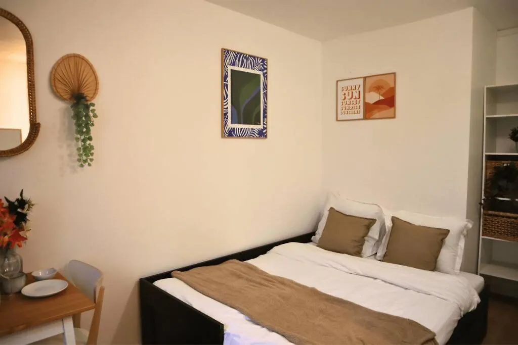 Charmant Appartement A Paris 2P